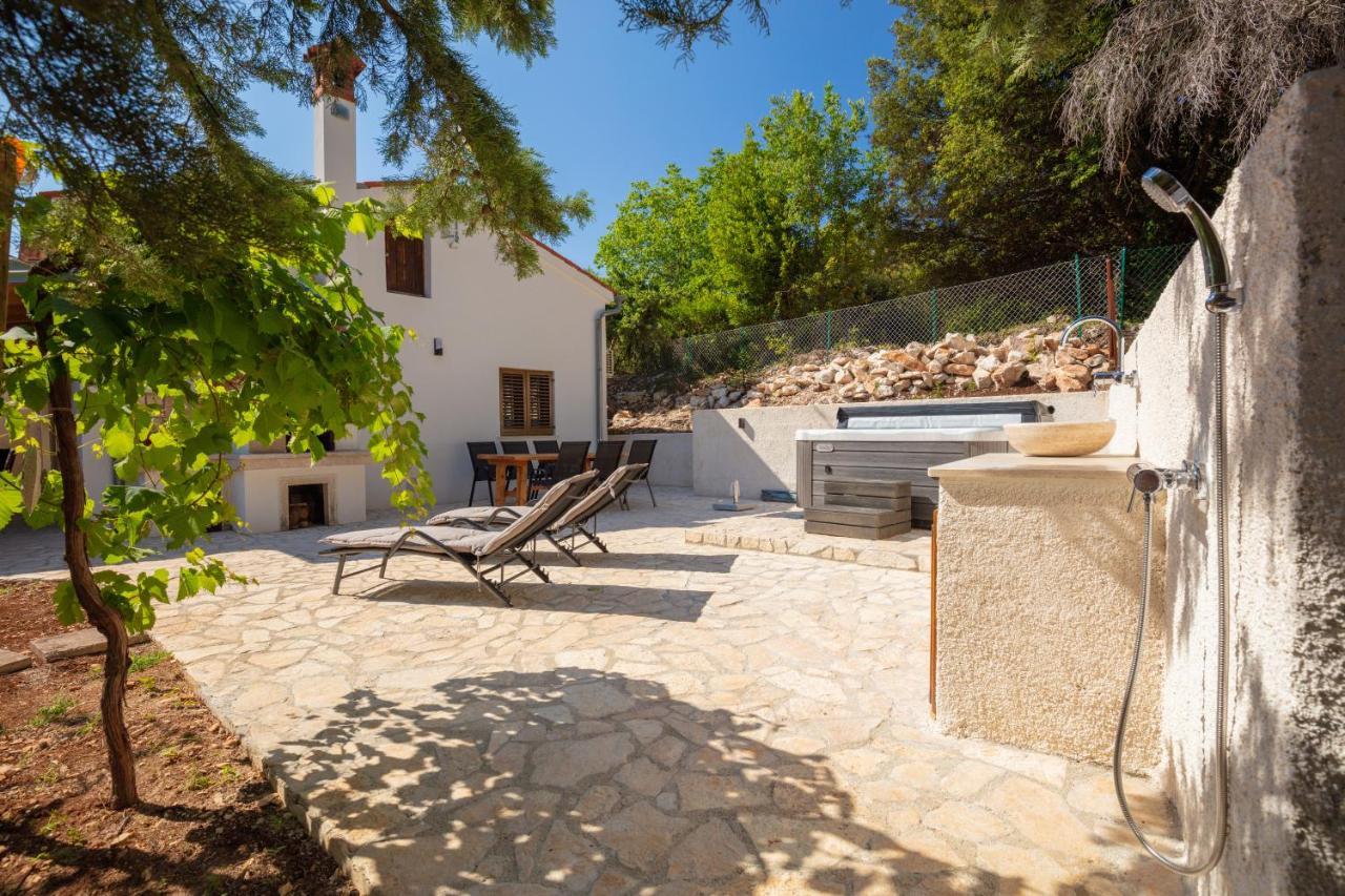 Al Pino Blue Property Premantura Exterior photo
