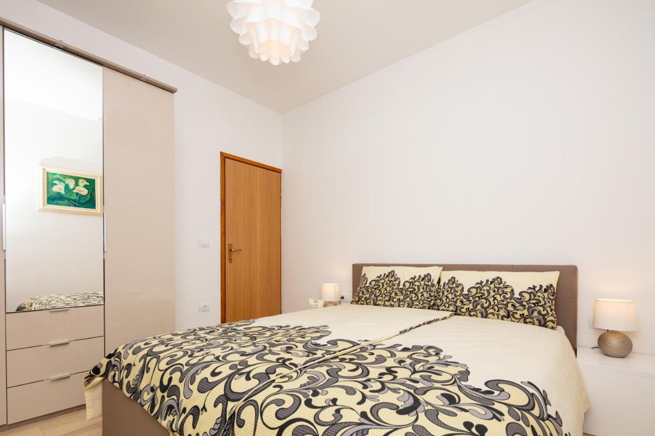 Al Pino Blue Property Premantura Exterior photo